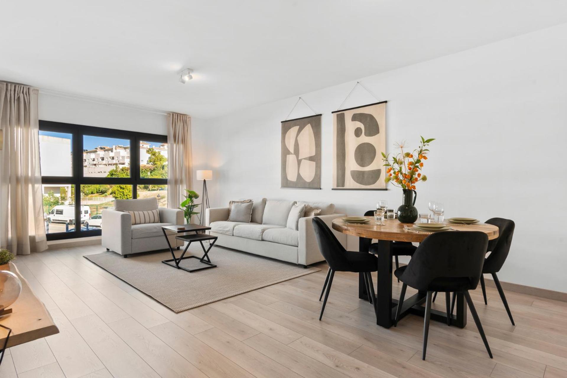 Beautiful 2-Bedroom Apartment Near Center And Beach 埃斯特波纳 外观 照片