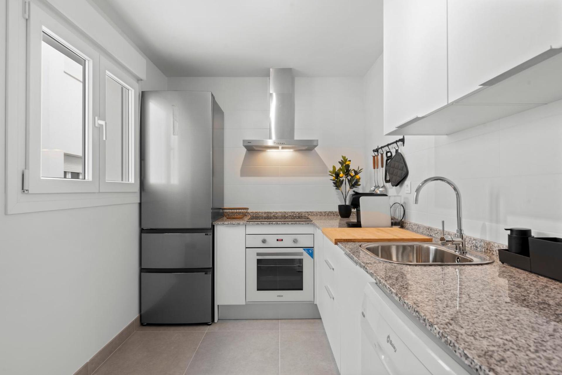 Beautiful 2-Bedroom Apartment Near Center And Beach 埃斯特波纳 外观 照片
