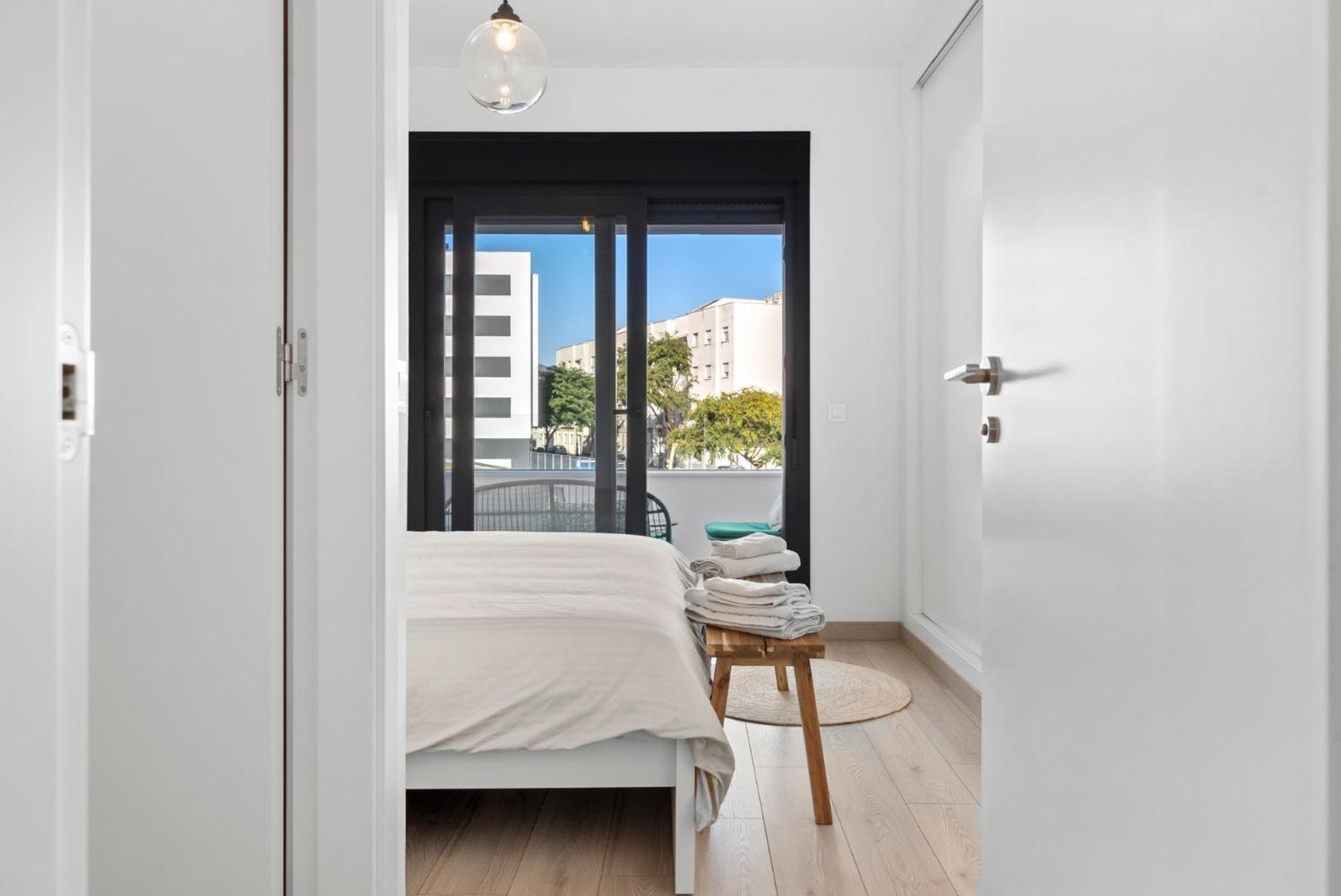 Beautiful 2-Bedroom Apartment Near Center And Beach 埃斯特波纳 外观 照片