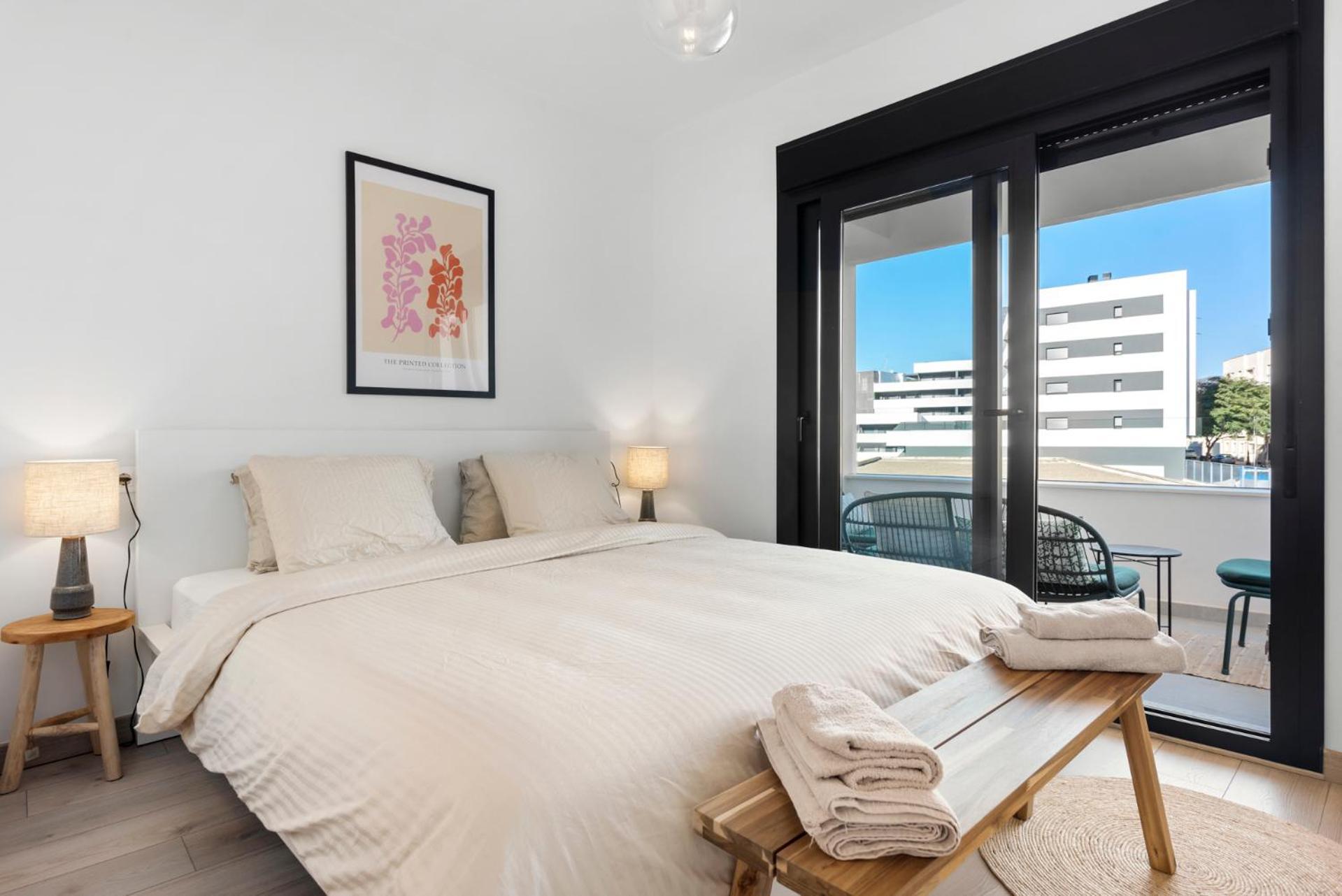 Beautiful 2-Bedroom Apartment Near Center And Beach 埃斯特波纳 外观 照片